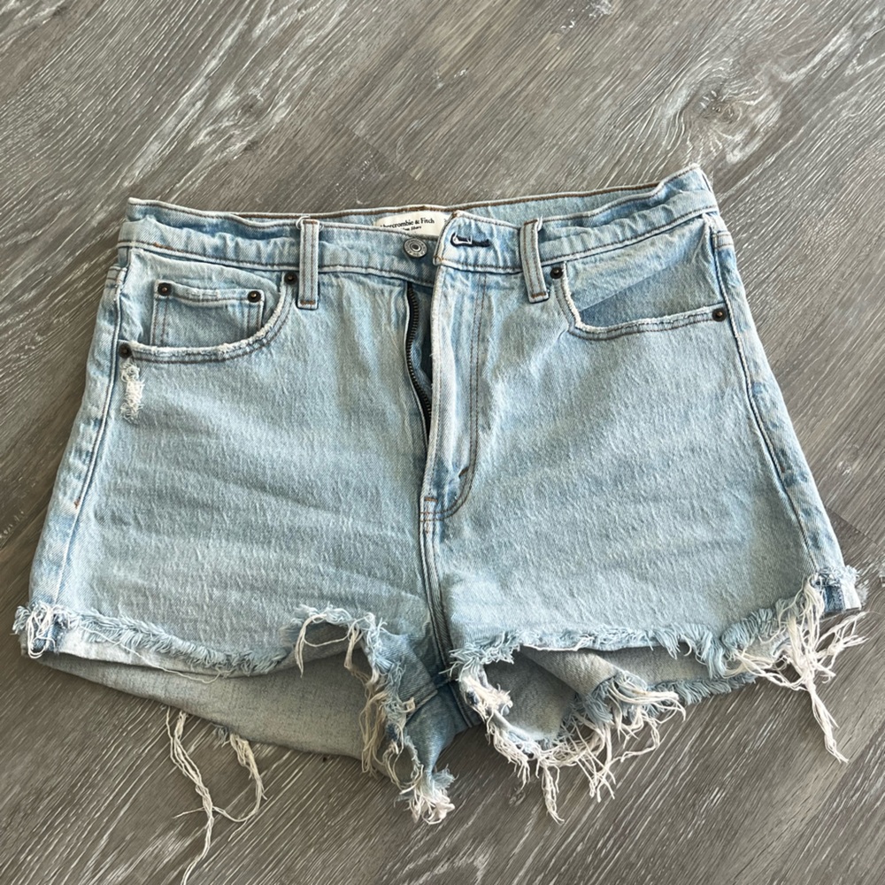 Abercrombie & Fitch Light Blue Mom Shorts Distressed Denim Shorts High rise 29/8